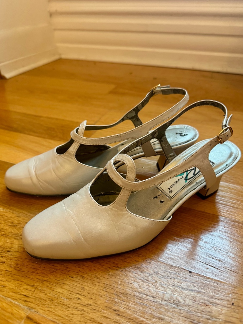 ROS HOMMERSON HEELS | Unique Cut Out | Gold Buckle | Size 8.5